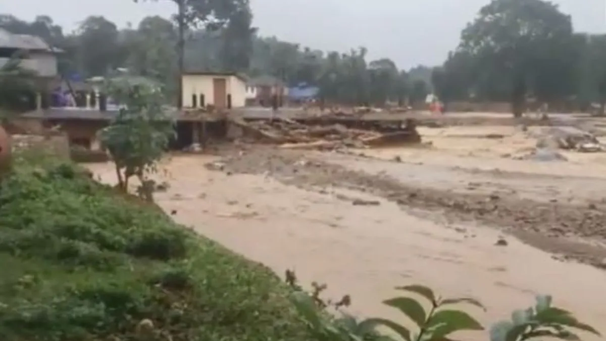 wayanad-landslides-kerala-authorities-open-control-rooms-helpline-numbers-issued-after-landslides-check-here